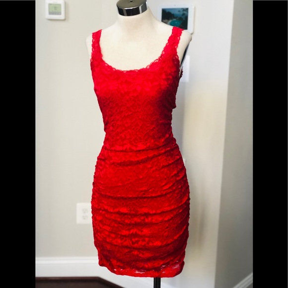 GORGEOUS FIGURE HUGGING DRESS - Picture 2 of 6